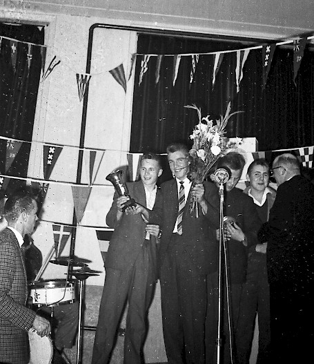 Huldiging in Pius X. In de eerste jaren van de Tour de Gheel stond Henk van Bakkertje vaak op het podium. Met zijn geweldige sprint was hij vaak zijn concurrenten te snel af. Hij verwierf er nog een tijdje de bijnaam ‘Faanhof’ mee.